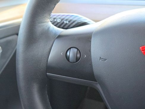 Used 2023 Tesla Model Y Performance image 22