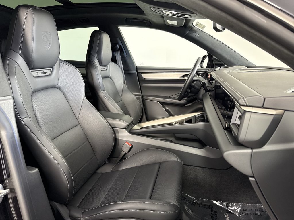 Certified 2025 Porsche Macan Turbo Electric AWD/4WD image 24
