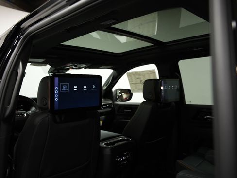 New 2026 GMC Yukon XL AT4 w/ AT4 Premium Plus Package AWD/4WD image 27