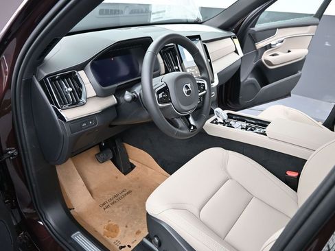 New 2025 Volvo XC90 T8 Core w/ Climate Package image 15