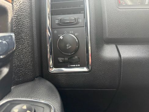 Used 2016 RAM 2500 Laramie w/ Convenience Group image 18