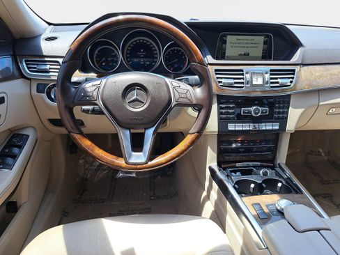 Used 2014 Mercedes-Benz E 350 4MATIC Sedan image 16