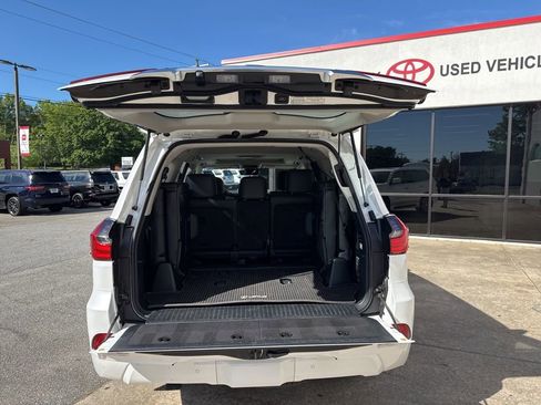 Used 2021 Lexus LX 570 4WD w/ Luxury Package image 15