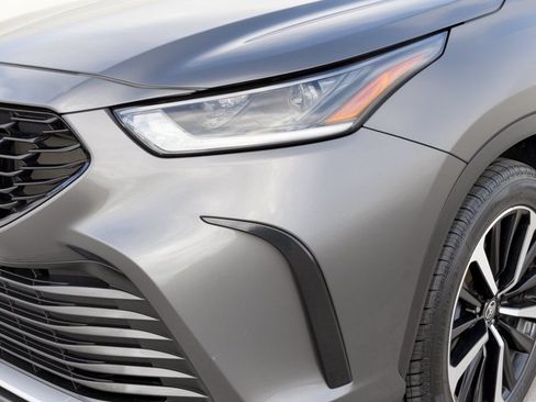 Used 2022 Toyota Highlander XSE FWD image 12