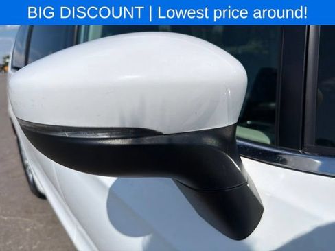 Used 2023 Chrysler Pacifica Touring-L FWD image 7