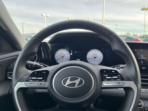 Used 2025 Hyundai Elantra SEL image 29