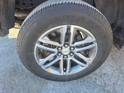 Used 2022 Chevrolet Colorado W/T w/ Custom Special Edition image 6