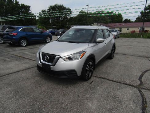 Used 2020 Nissan Kicks SV FWD image 3