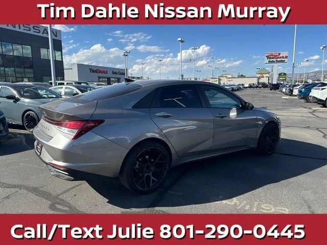 Used 2022 Hyundai Elantra SEL w/ Preferred Accessory Package FWD image 12