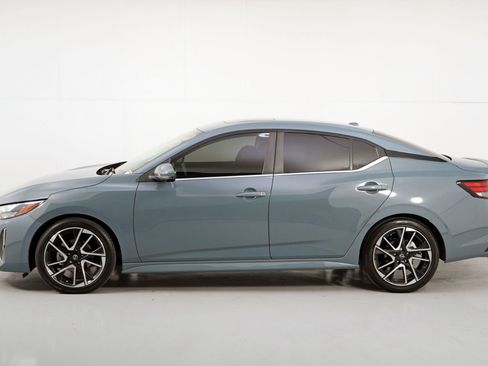 Used 2024 Nissan Sentra SR w/ SR Premium Package image 43