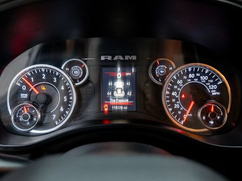 Used 2020 RAM 1500 Big Horn AWD/4WD image 40