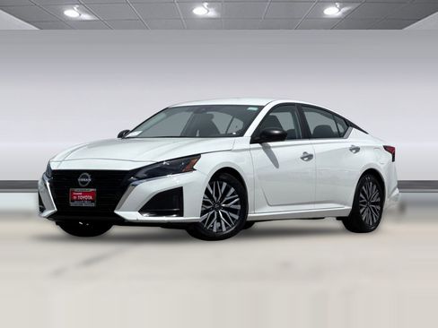 Used 2025 Nissan Altima 2.5 SV FWD image 24