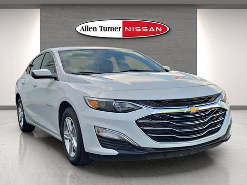 Used 2024 Chevrolet Malibu LS FWD image 2