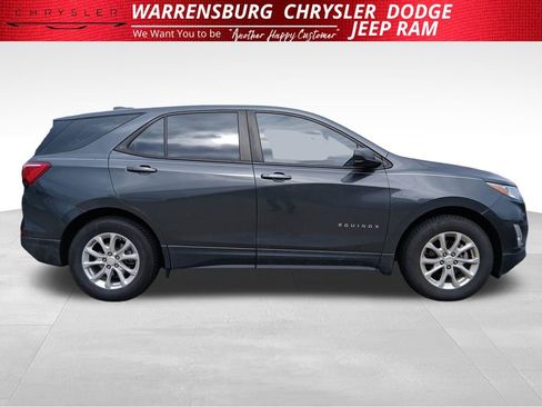 Used 2021 Chevrolet Equinox LS FWD image 2