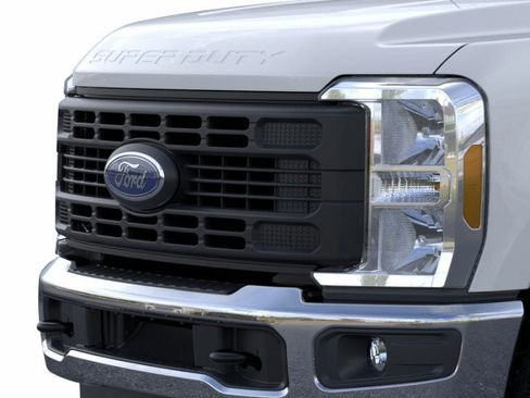 New 2026 Ford F250 XL w/ XL Chrome Package image 17