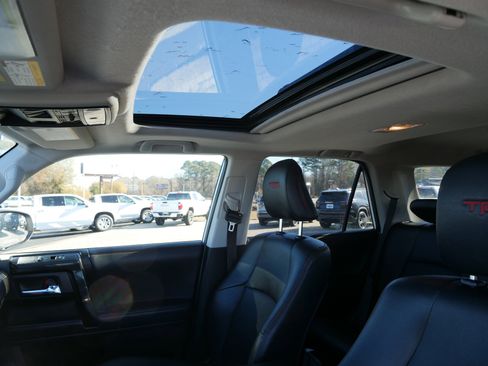 Used 2020 Toyota 4Runner SR5 image 28