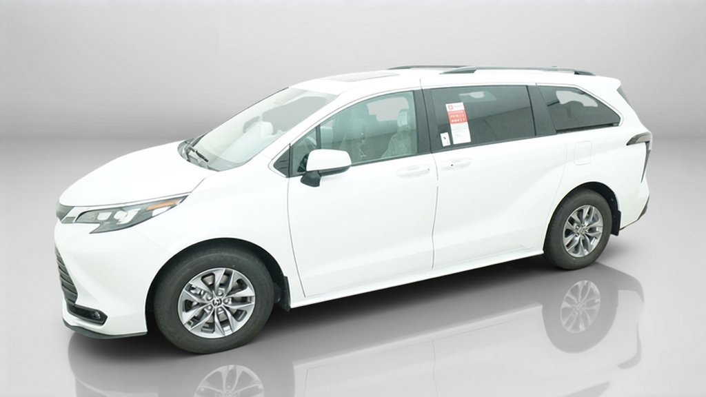 New 2026 Toyota Sienna XLE FWD image 3