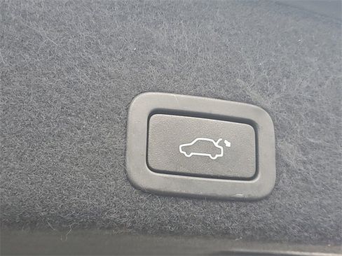 Used 2016 Volvo XC60 T5 Premier w/ Proximity Package image 9