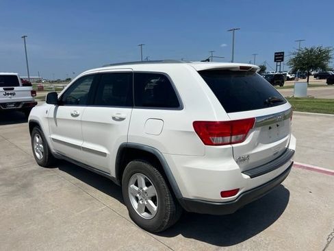 Used 2011 Jeep Grand Cherokee Laredo w/ Security & Convenience Group AWD/4WD image 4