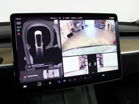 Used 2022 Tesla Model Y Performance image 9