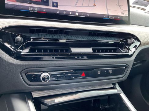 Used 2026 BMW 330i Sedan w/ M Sport Package image 33