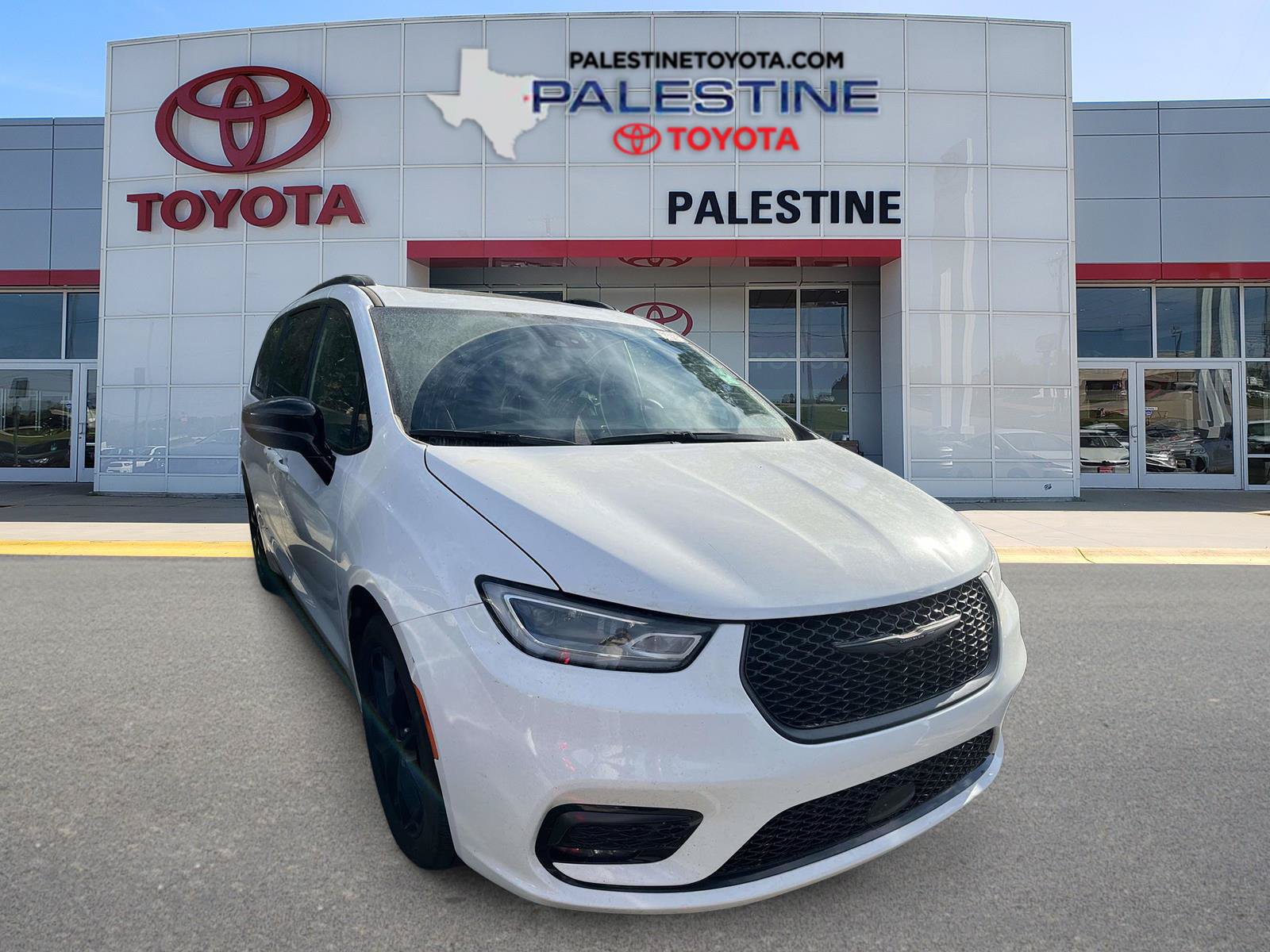 Used 2025 Chrysler Pacifica Limited FWD image 1