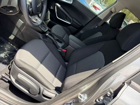 Used 2025 Kia Soul LX w/ LX Technology Package FWD image 34