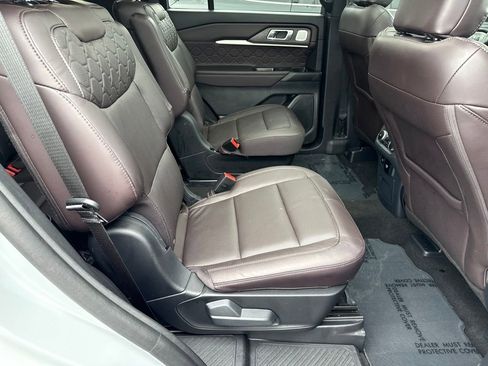 Used 2025 Ford Explorer Platinum w/ LUX Leather Package AWD/4WD image 25