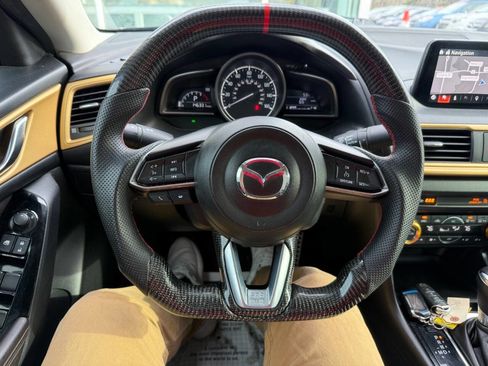 Used 2018 MAZDA MAZDA3 Touring image 22