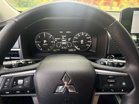 Used 2023 Mitsubishi Outlander SE AWD/4WD image 40