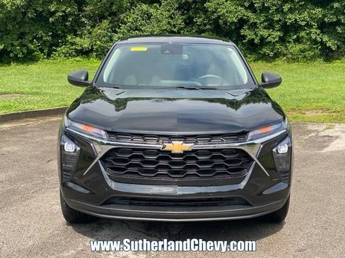 Used 2024 Chevrolet Trax LS FWD image 2