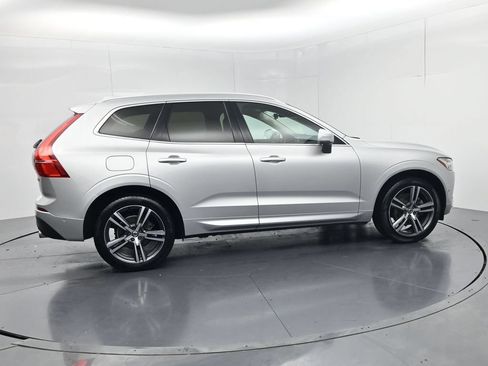 Used 2019 Volvo XC60 T5 Momentum w/ Multimedia Package AWD/4WD image 8