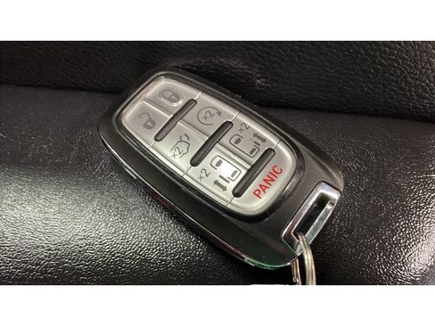 Used 2022 Chrysler Pacifica Touring-L w/ S Appearance Package AWD/4WD image 21