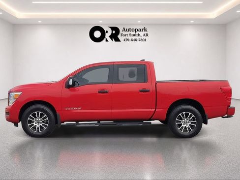 Used 2024 Nissan Titan SV w/ SV Convenience Package AWD/4WD image 3