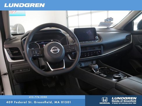 Used 2024 Nissan Rogue S AWD/4WD image 14