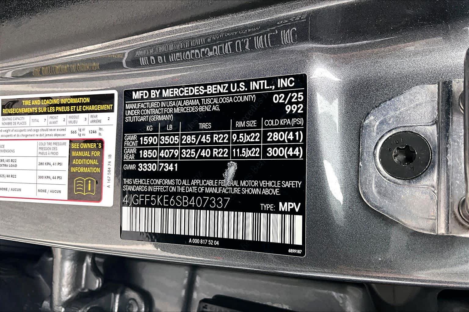 Used 2025 Mercedes-Benz GLS 450 4MATIC w/ AMG Line Exterior image 35