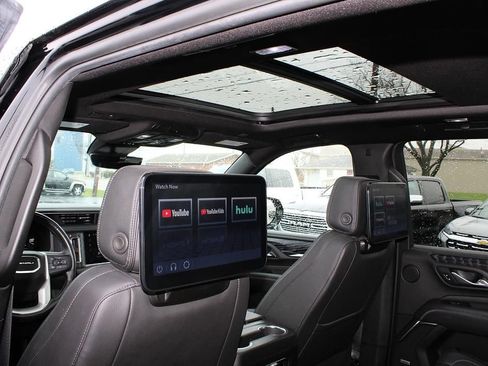 Used 2023 GMC Yukon XL Denali w/ Advanced Technology Package AWD/4WD image 10