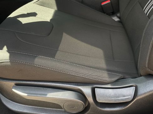 Used 2025 Hyundai Elantra Sport FWD image 19
