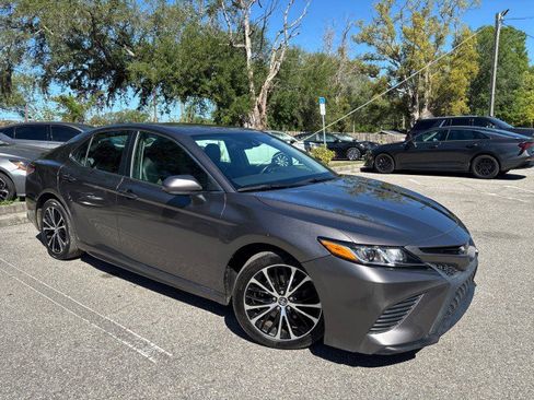 Used 2020 Toyota Camry SE image 5