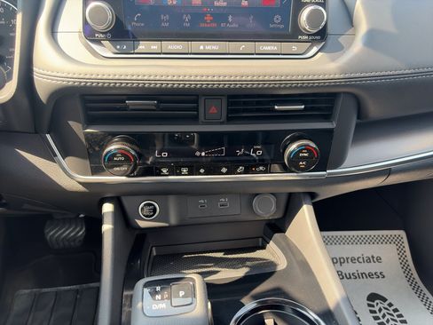 Used 2023 Nissan Rogue SV AWD/4WD image 29