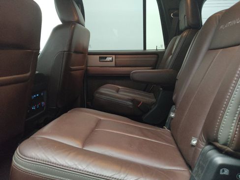 Used 2015 Ford Expedition Platinum RWD image 18