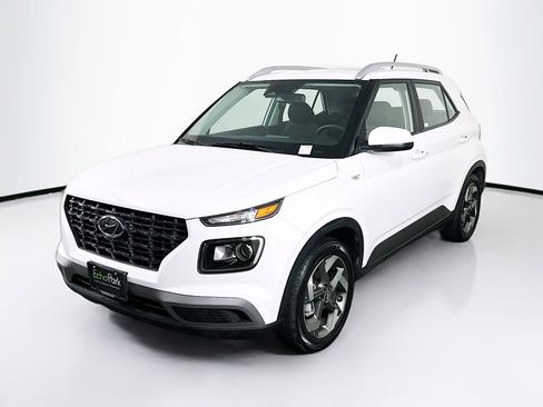 Used 2025 Hyundai Venue SEL image 3