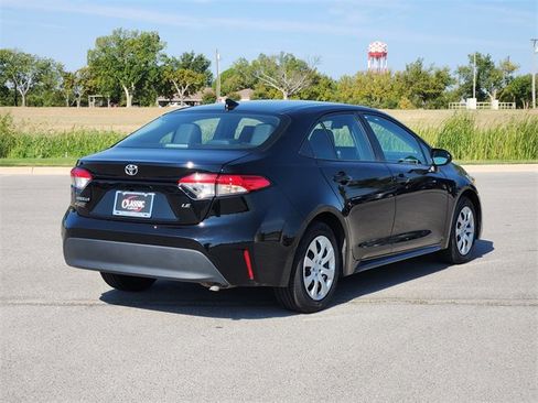 Used 2023 Toyota Corolla LE image 7