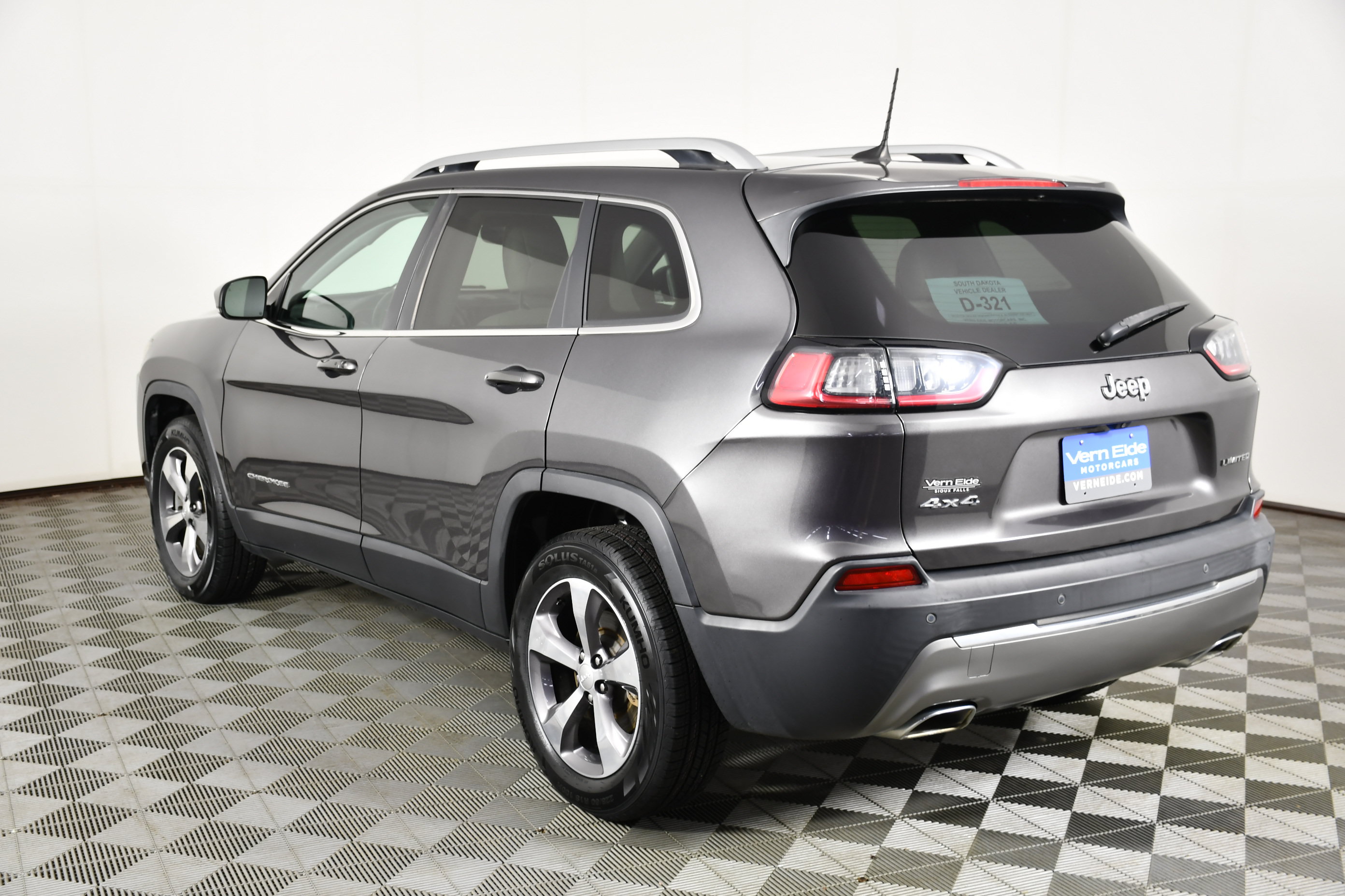 Used 2020 Jeep Cherokee Limited AWD/4WD image 8
