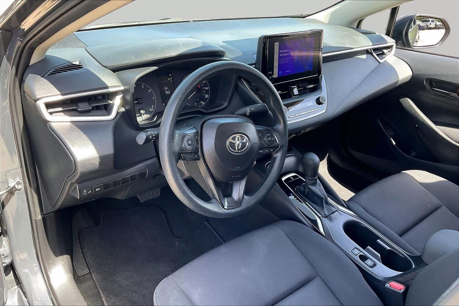 Used 2025 Toyota Corolla LE FWD image 17