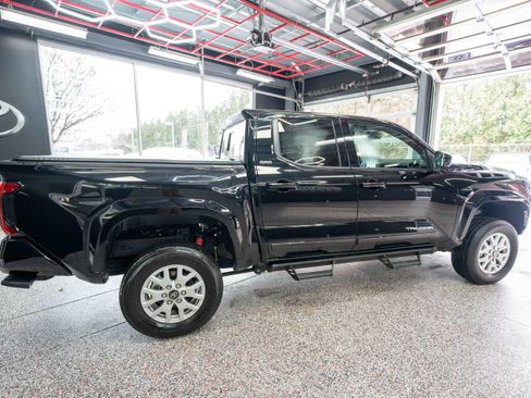 Certified 2025 Toyota Tacoma SR5 image 5