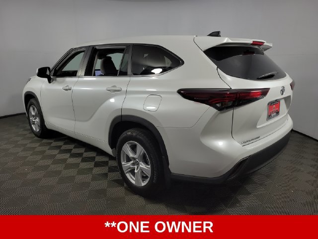 Used 2024 Toyota Highlander LE FWD image 6