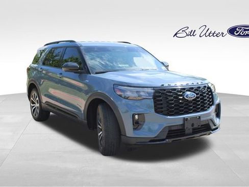 Used 2025 Ford Explorer ST-Line w/ Premium Package image 3