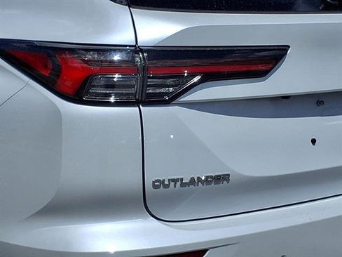 Used 2025 Mitsubishi Outlander SE AWD/4WD image 25