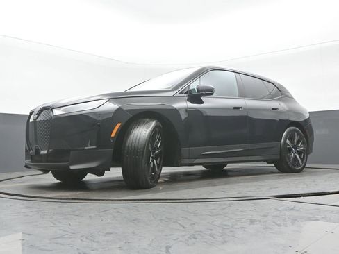 Used 2023 BMW iX xDrive50 w/ Premium Package image 29